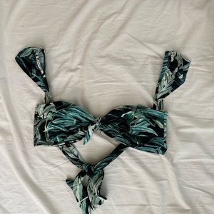 Adjustable bikini top. swimsuit top with strapless option